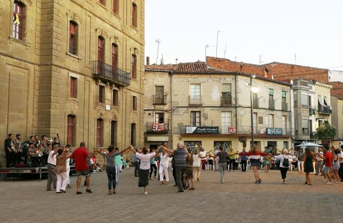 Diumenges sardanistes a Cervera